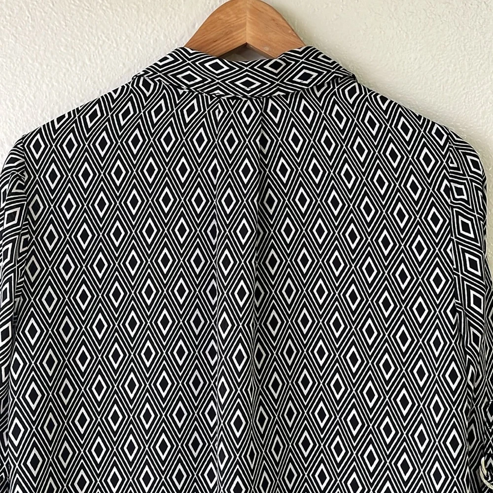 Michael Kors Black and White Geometric Tunic Style Half Zip Light Flowy Top S